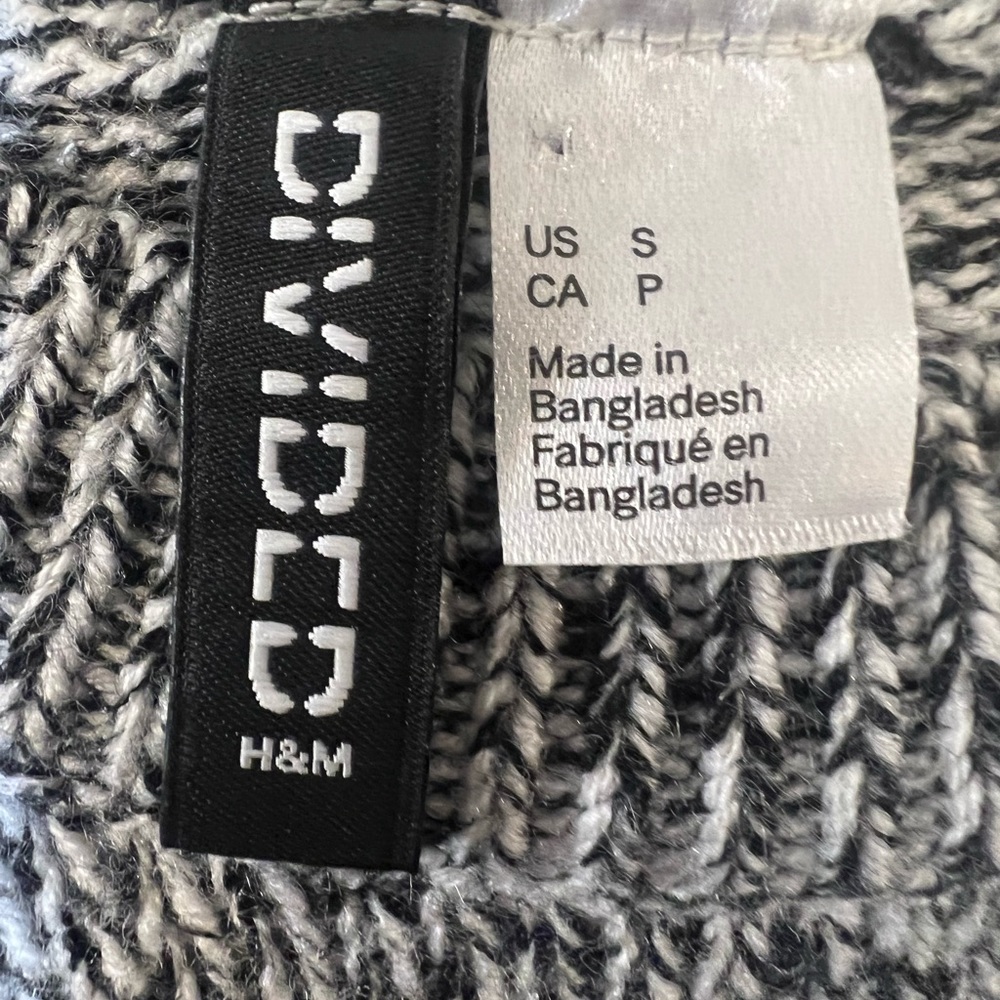 Grey/black h&m sweater - Picture 3 of 3